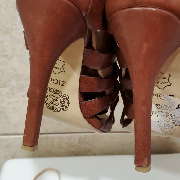 ZiGiny strappy leather ankle booties heels… - Picture 3 of 10